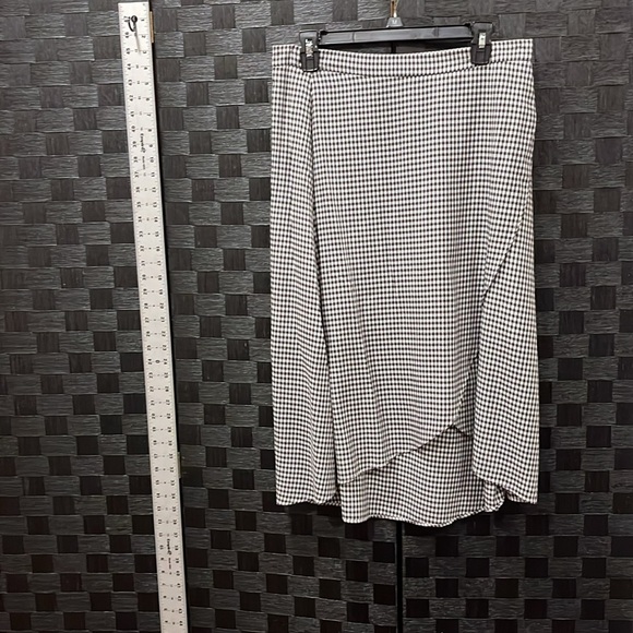 Loft skirt! - Picture 2 of 10